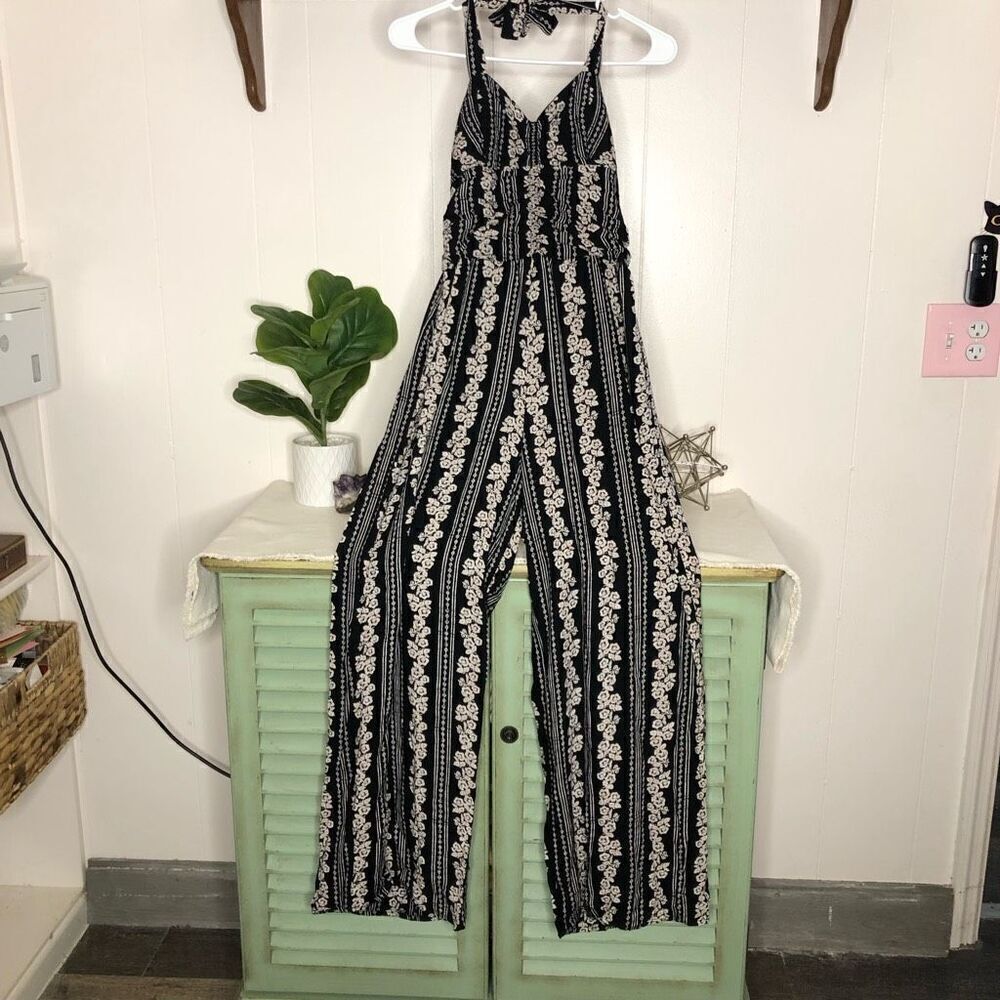 Band Of Gypsies Womens Floral Smocked Halter Tie Neckline Jumpsuit Black Medium